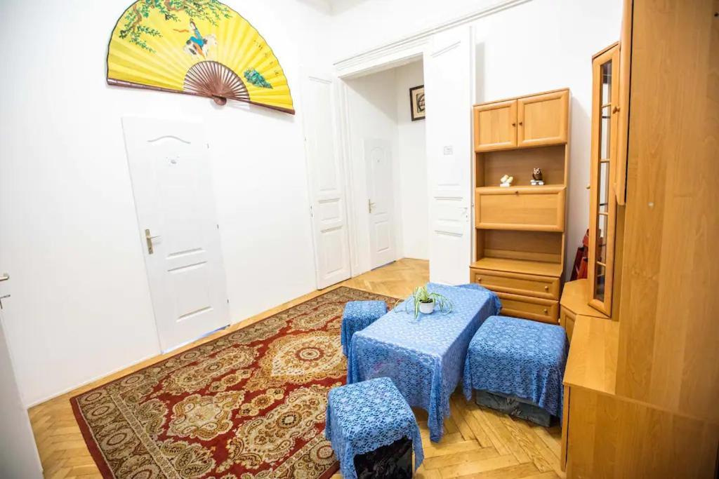 Center Apartment 5 Private Room For 19 People Budapest Bagian luar foto