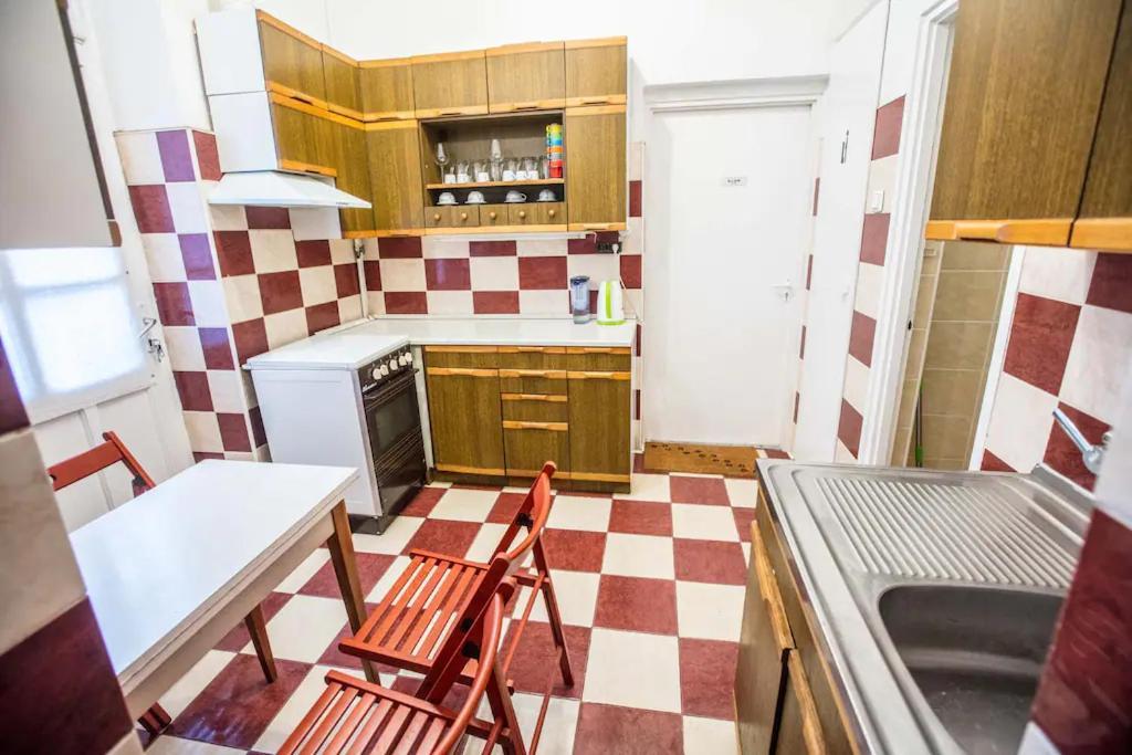 Center Apartment 5 Private Room For 19 People Budapest Bagian luar foto