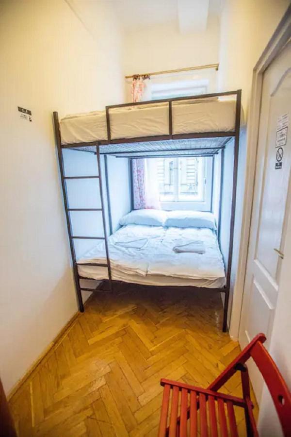 Center Apartment 5 Private Room For 19 People Budapest Bagian luar foto