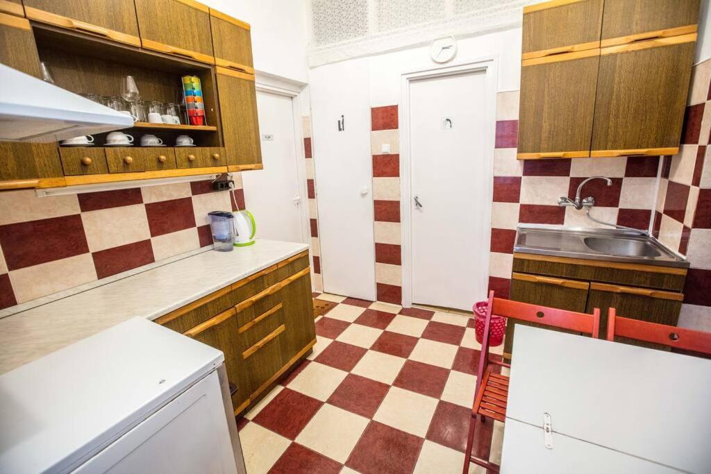 Center Apartment 5 Private Room For 19 People Budapest Bagian luar foto