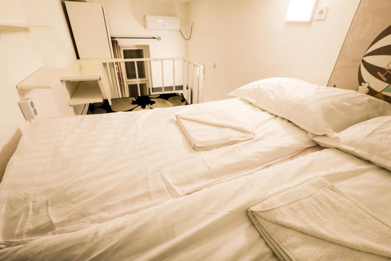 Center Apartment 5 Private Room For 19 People Budapest Bagian luar foto