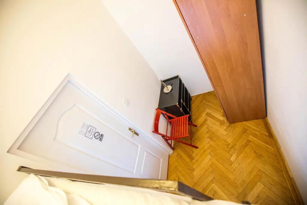 Center Apartment 5 Private Room For 19 People Budapest Bagian luar foto