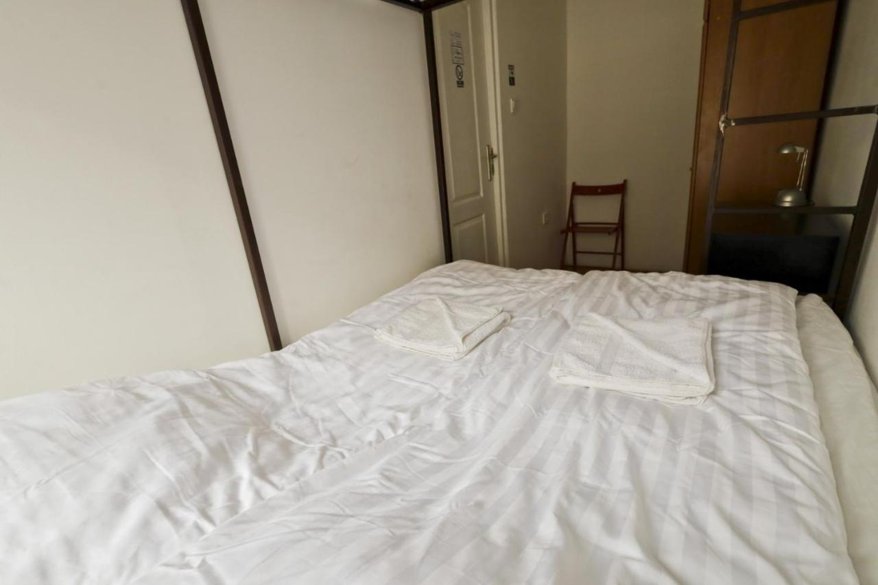 Center Apartment 5 Private Room For 19 People Budapest Bagian luar foto